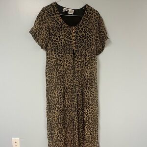 Chic Animal Print Midi Cover
